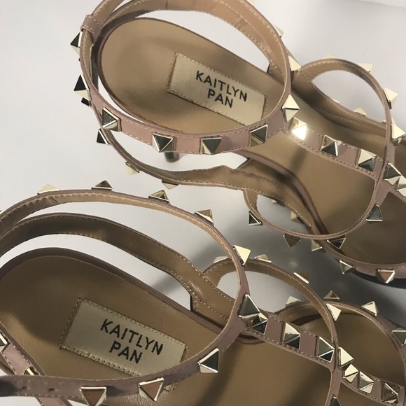 โSildโ Kaitlyn Pan Pointed Toe Studded Pump - Picture 6 of 8